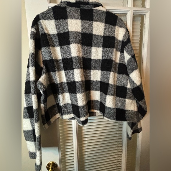 Love fire Cropped Gingham Sherpa-Size 2X - Picture 6 of 7